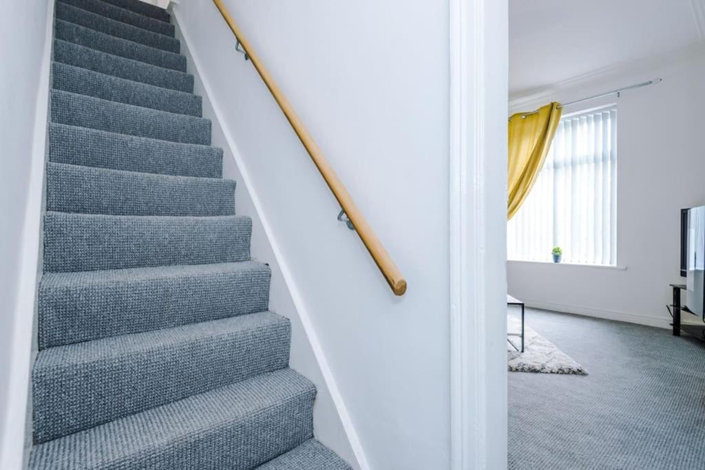 Long Term Offers Message For Prices Sleeps 6 Adults, Contractors, Relocators, Travellers Halifax Exterior foto
