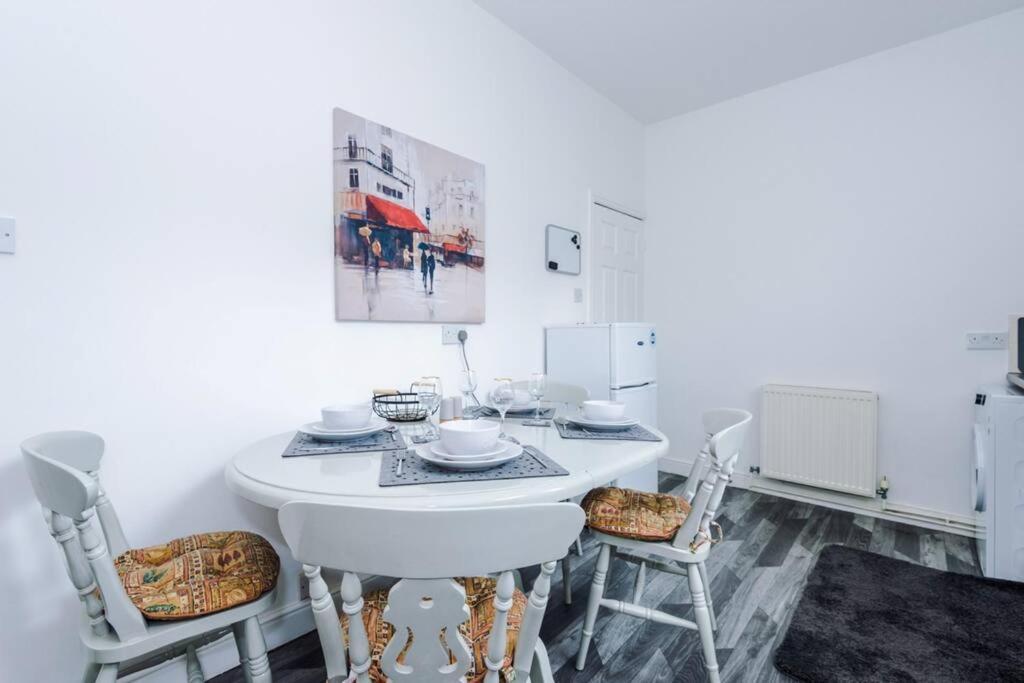 Long Term Offers Message For Prices Sleeps 6 Adults, Contractors, Relocators, Travellers Halifax Exterior foto